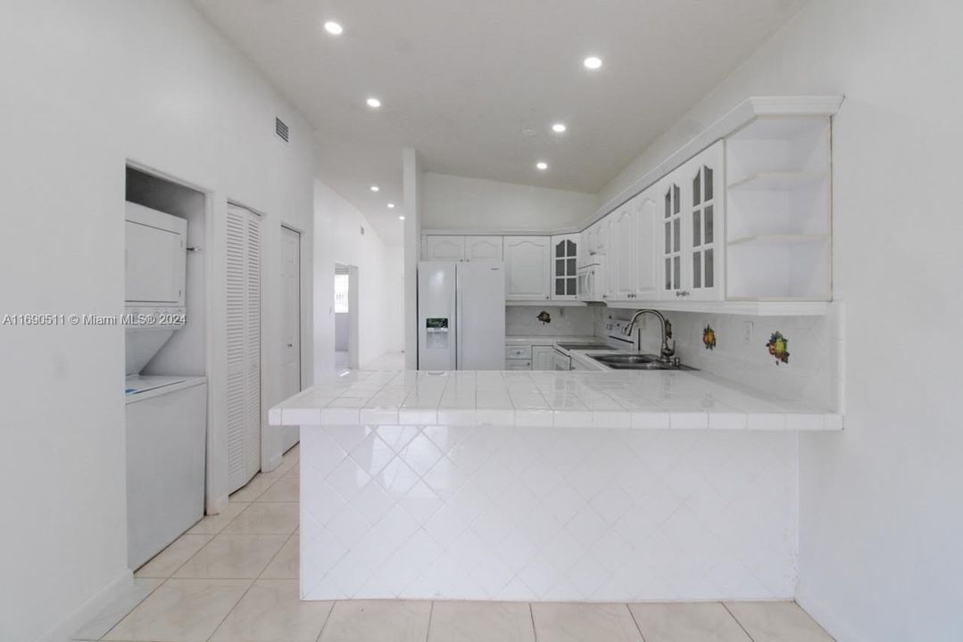 For Sale: $460,000 (3 beds, 2 baths, 1211 Square Feet)