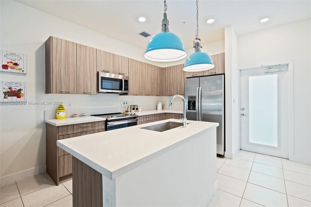 For Sale: $545,000 (3 beds, 2 baths, 1124 Square Feet)