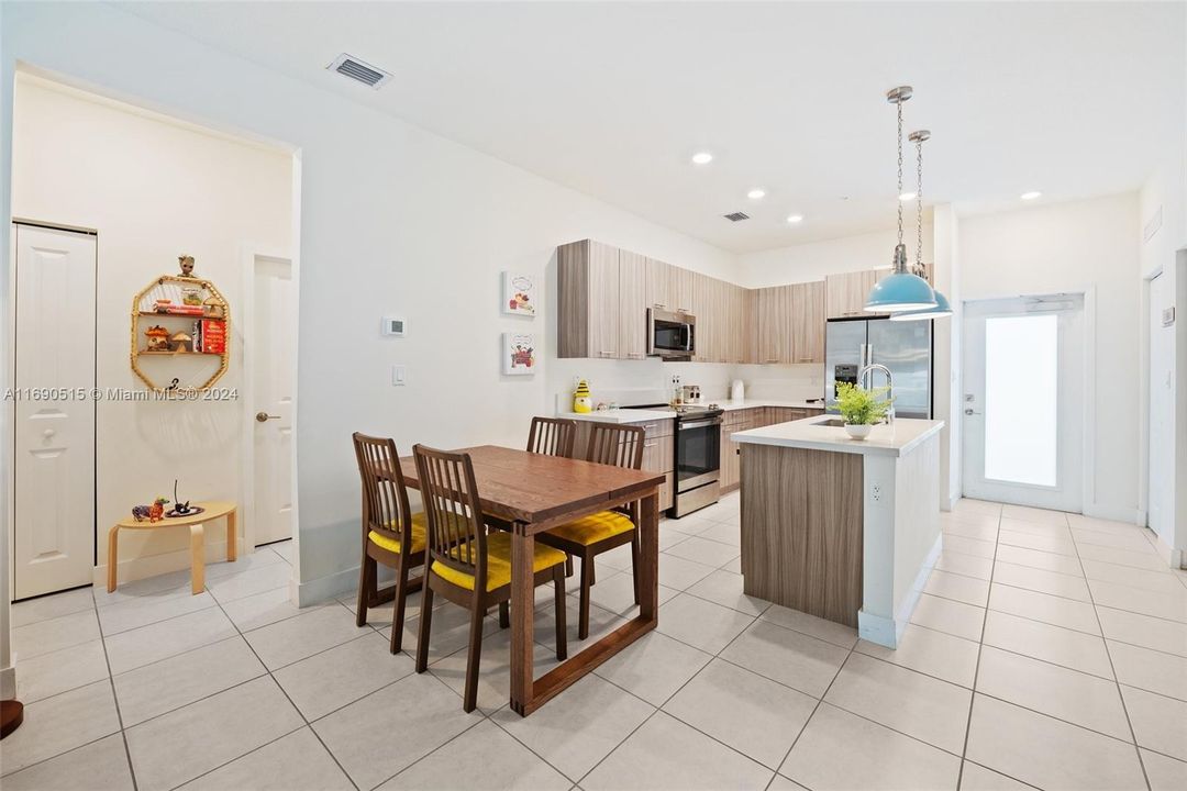 For Sale: $545,000 (3 beds, 2 baths, 1124 Square Feet)