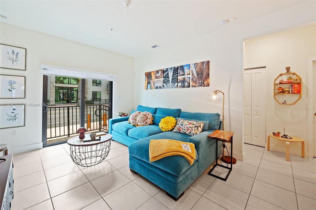 For Sale: $545,000 (3 beds, 2 baths, 1124 Square Feet)