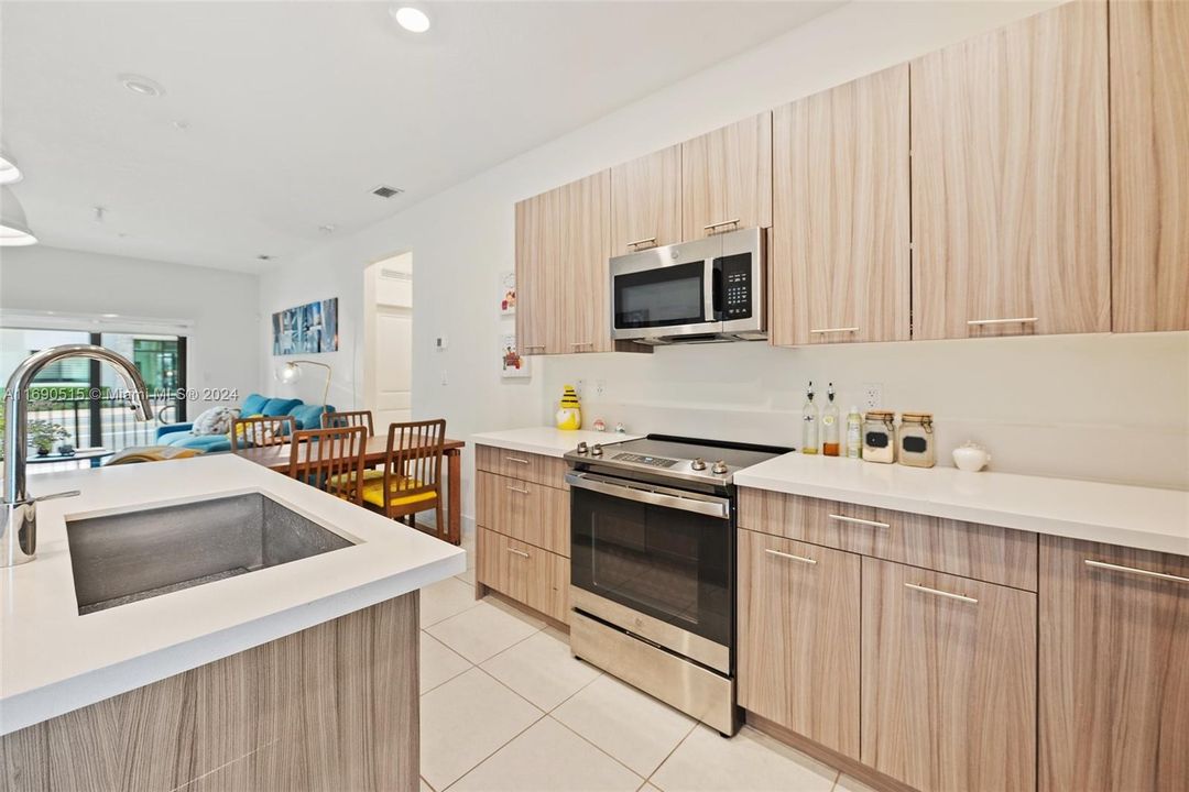 For Sale: $545,000 (3 beds, 2 baths, 1124 Square Feet)