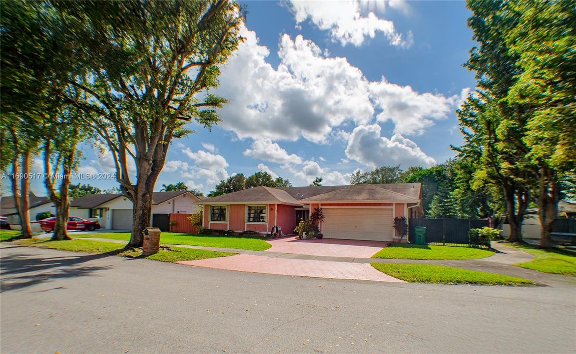 For Sale: $710,000 (4 beds, 2 baths, 1932 Square Feet)