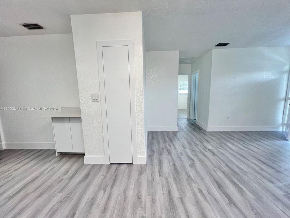 For Rent: $2,800 (3 beds, 1 baths, 1126 Square Feet)