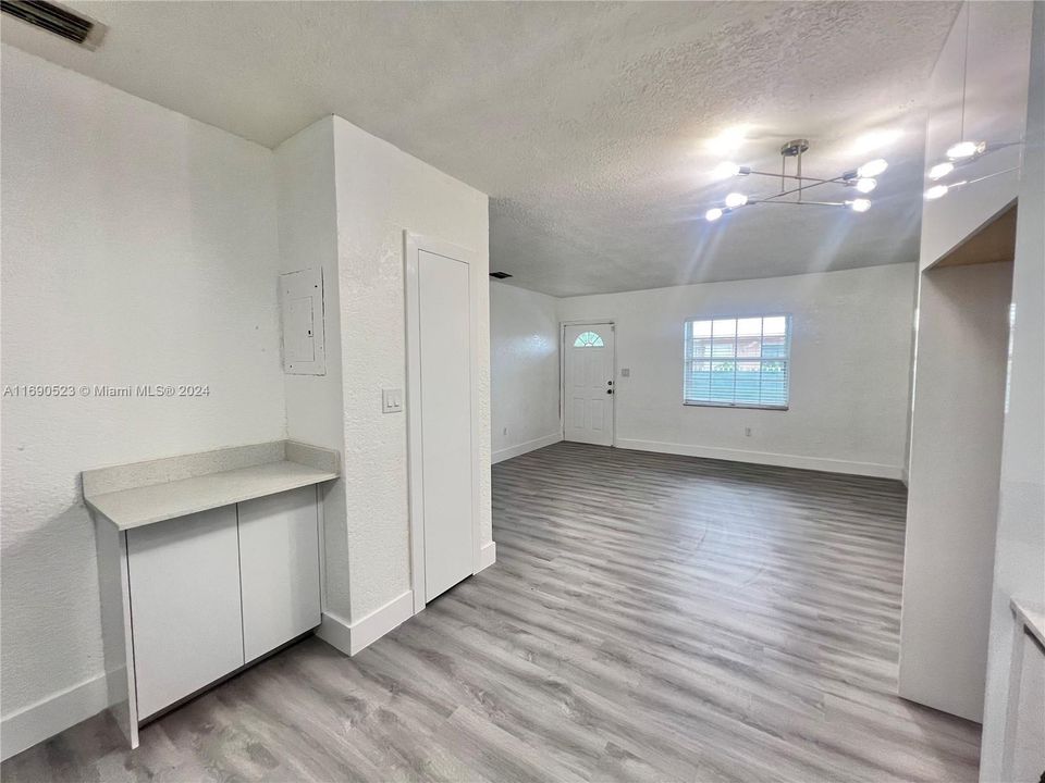 For Rent: $2,800 (3 beds, 1 baths, 1126 Square Feet)