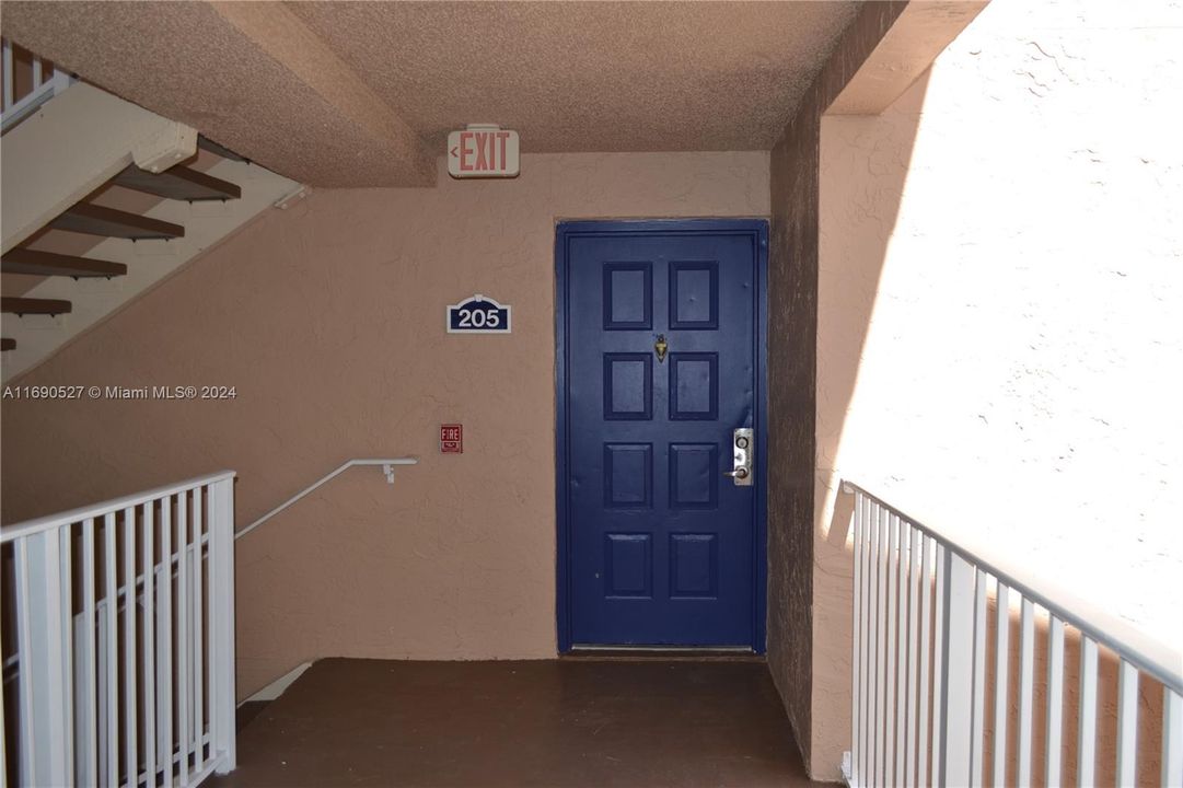 For Sale: $329,900 (2 beds, 2 baths, 1075 Square Feet)