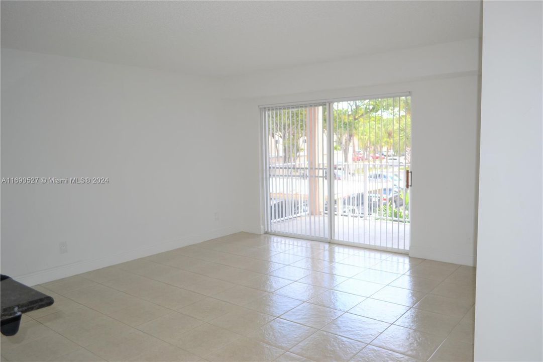 For Sale: $329,900 (2 beds, 2 baths, 1075 Square Feet)