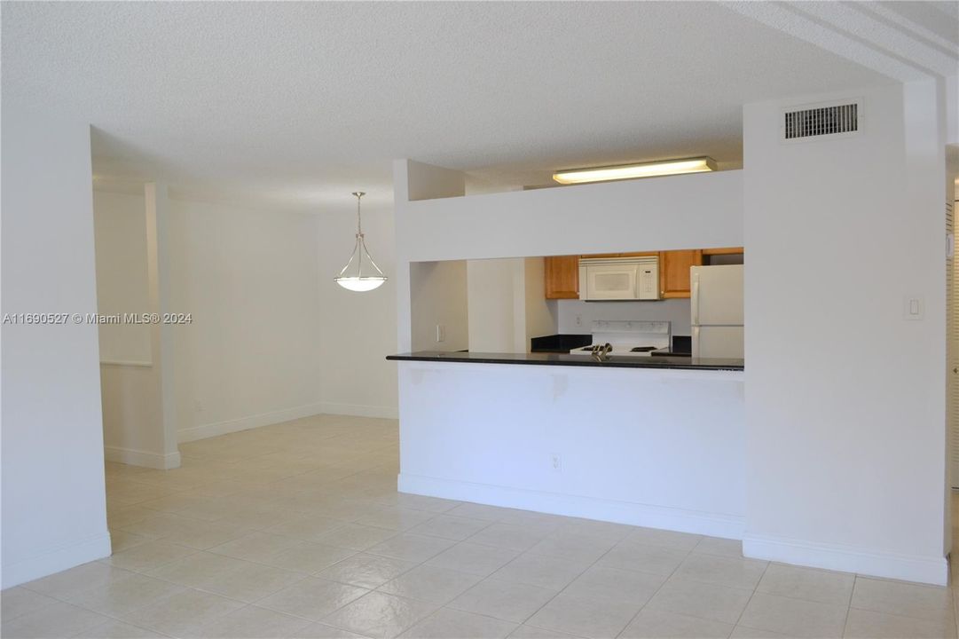 For Sale: $329,900 (2 beds, 2 baths, 1075 Square Feet)