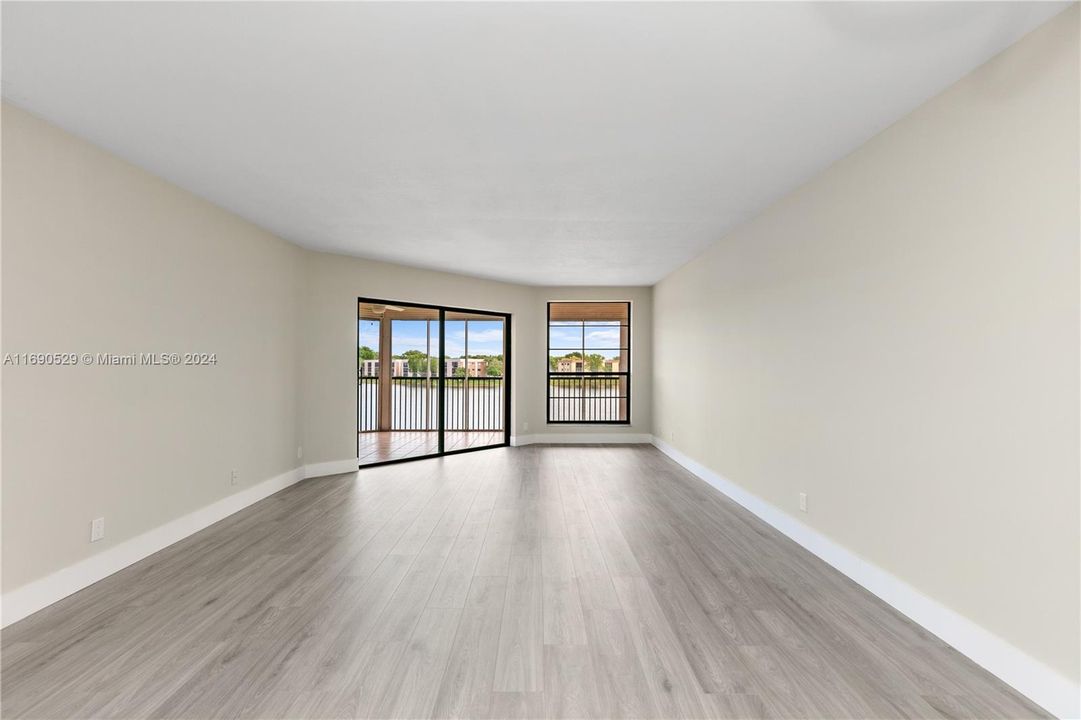 For Sale: $374,900 (2 beds, 2 baths, 1772 Square Feet)