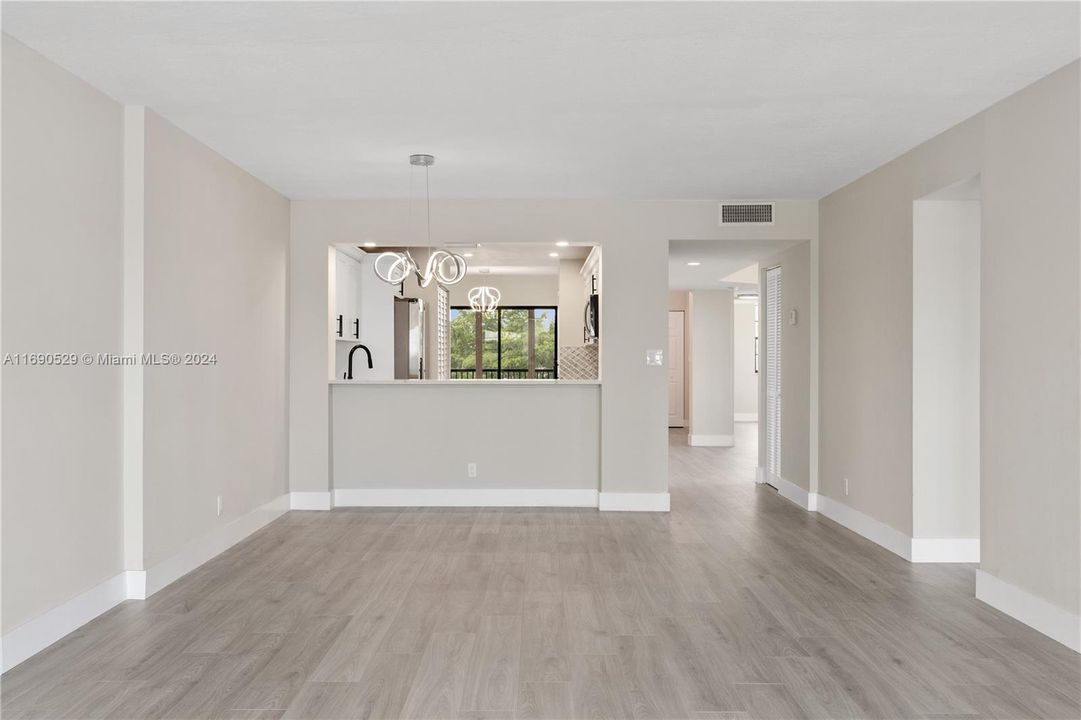 For Sale: $374,900 (2 beds, 2 baths, 1772 Square Feet)