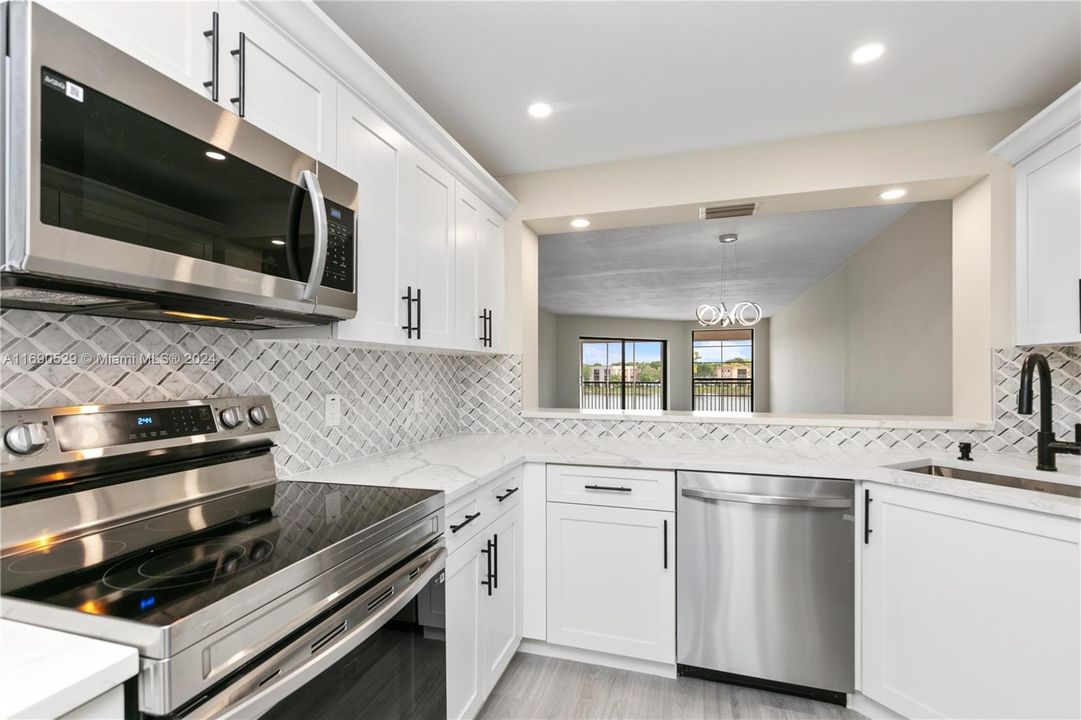 For Sale: $374,900 (2 beds, 2 baths, 1772 Square Feet)