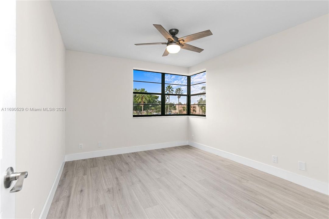 For Sale: $374,900 (2 beds, 2 baths, 1772 Square Feet)