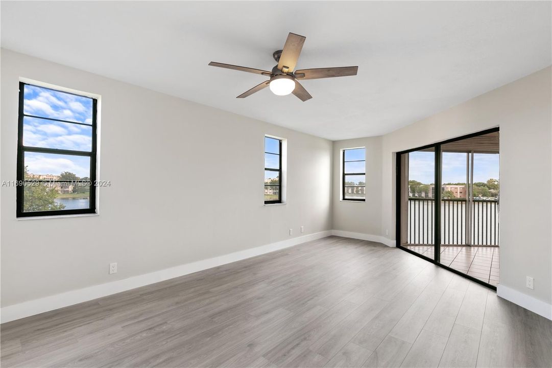 For Sale: $374,900 (2 beds, 2 baths, 1772 Square Feet)