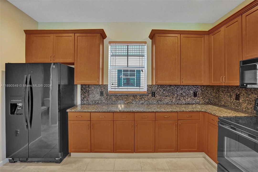 Kitchen Countertops are now WHITE... new pics coming soon!