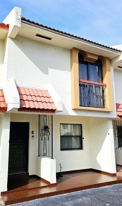 En Venta: $369,000 (2 camas, 2 baños, 952 Pies cuadrados)