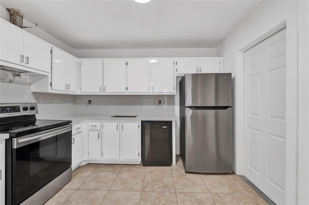 For Rent: $3,300 (3 beds, 2 baths, 1317 Square Feet)