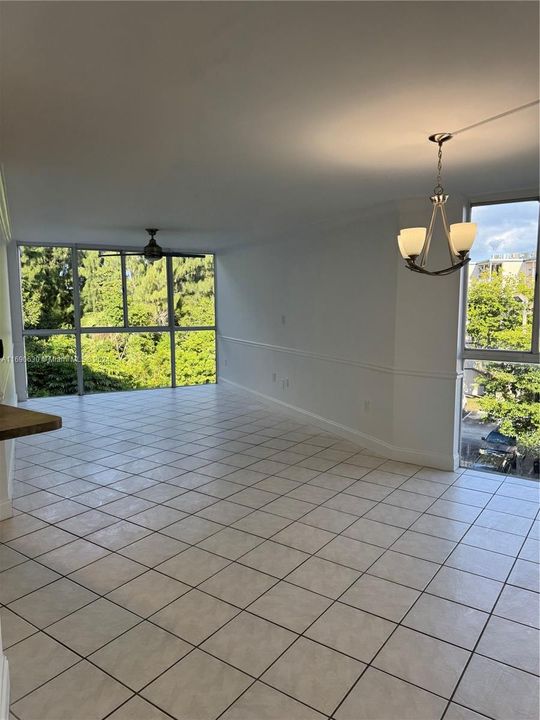 Active With Contract: $1,850 (1 beds, 1 baths, 740 Square Feet)