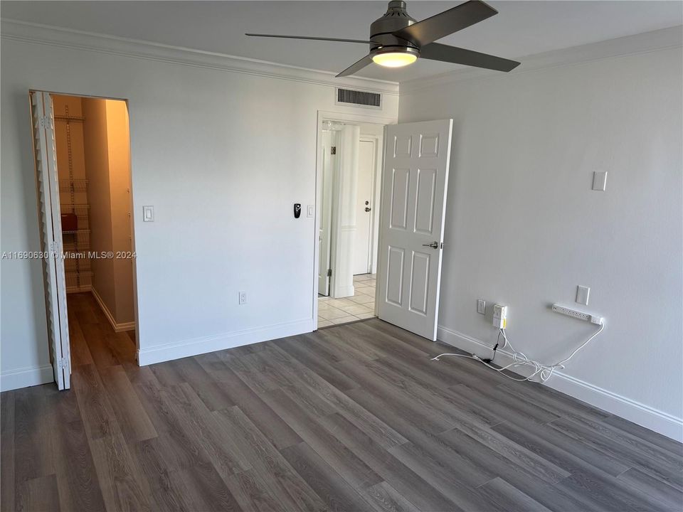 Active With Contract: $1,850 (1 beds, 1 baths, 740 Square Feet)