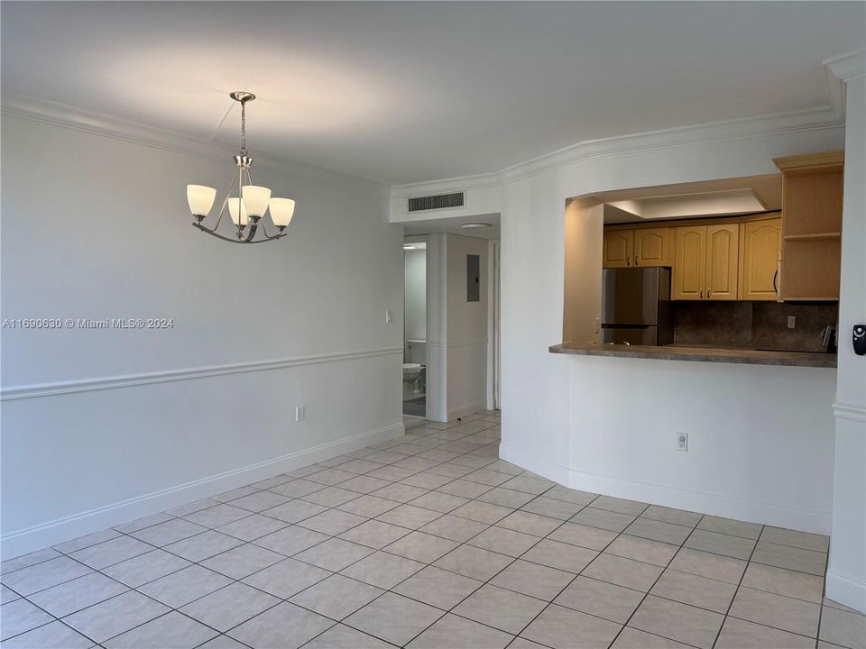 Active With Contract: $1,850 (1 beds, 1 baths, 740 Square Feet)