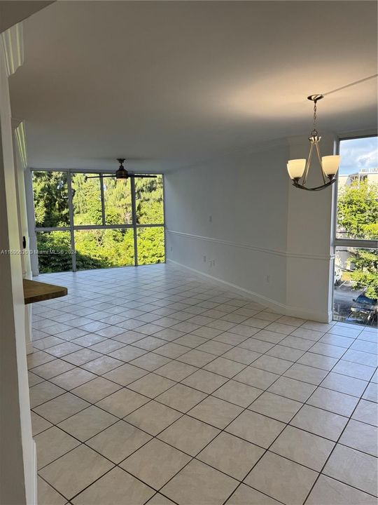 Active With Contract: $1,850 (1 beds, 1 baths, 740 Square Feet)