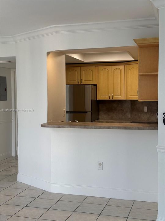 Active With Contract: $1,850 (1 beds, 1 baths, 740 Square Feet)