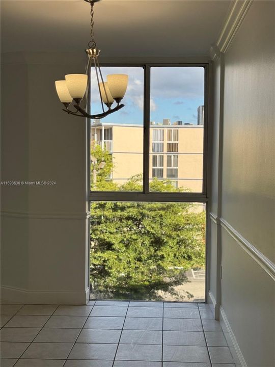 Active With Contract: $1,850 (1 beds, 1 baths, 740 Square Feet)