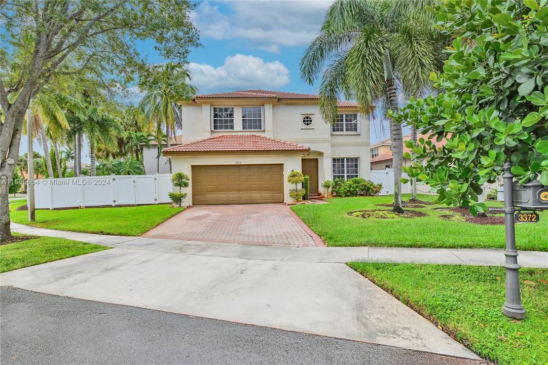 For Sale: $1,000,000 (4 beds, 3 baths, 2940 Square Feet)