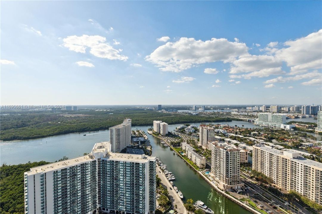 For Sale: $5,999,000 (3 beds, 3 baths, 2475 Square Feet)