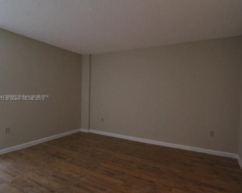 For Rent: $2,000 (2 beds, 2 baths, 908 Square Feet)