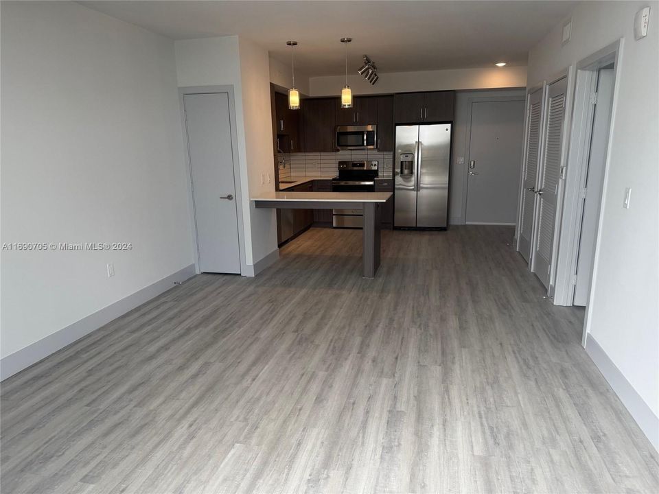 For Rent: $1,871 (1 beds, 1 baths, 765 Square Feet)