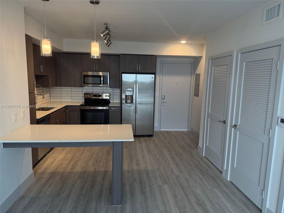 For Rent: $1,871 (1 beds, 1 baths, 765 Square Feet)