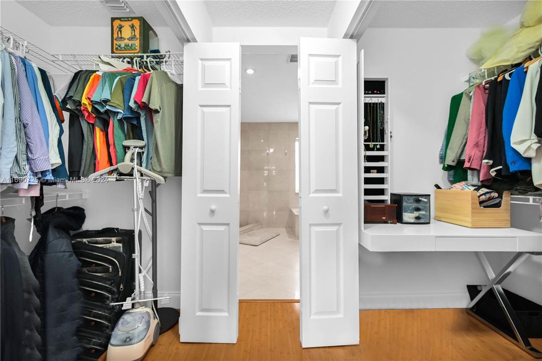 2 Walk-in Closets