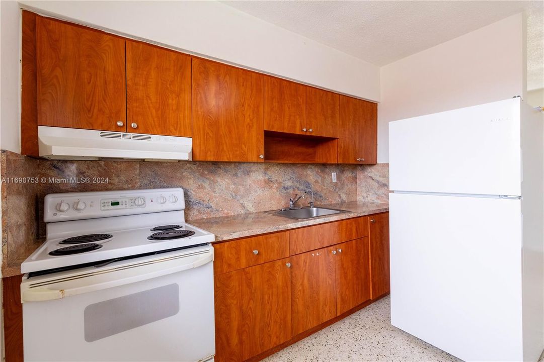 For Rent: $1,900 (1 beds, 1 baths, 5994 Square Feet)