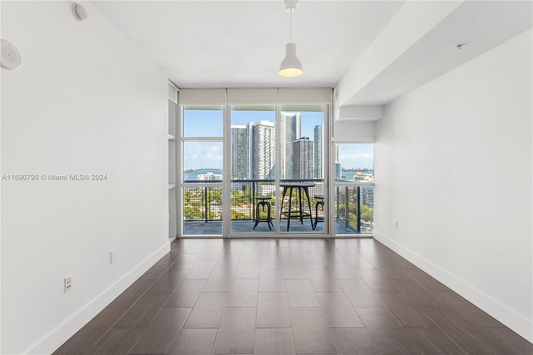 For Sale: $849,000 (2 beds, 2 baths, 1142 Square Feet)