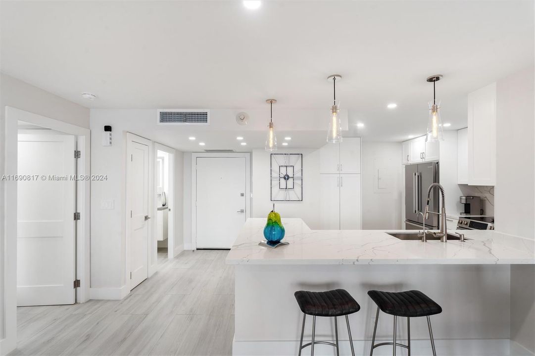 For Sale: $750,000 (1 beds, 1 baths, 1109 Square Feet)