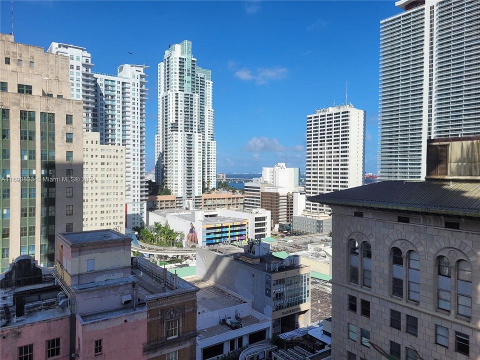 For Sale: $375,000 (1 beds, 1 baths, 446 Square Feet)