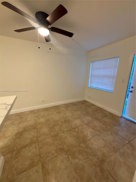 For Rent: $1,900 (1 beds, 1 baths, 1274 Square Feet)