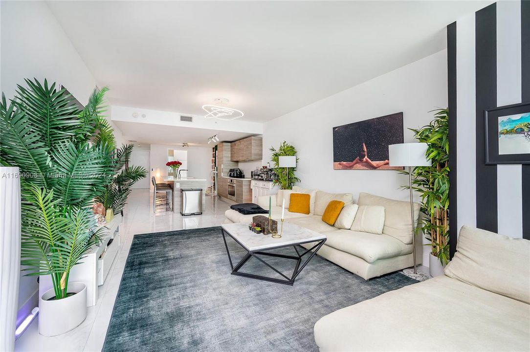 For Sale: $975,000 (2 beds, 3 baths, 1193 Square Feet)