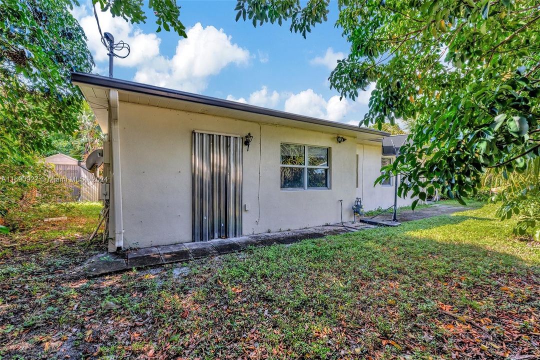 For Sale: $499,000 (3 beds, 2 baths, 1386 Square Feet)