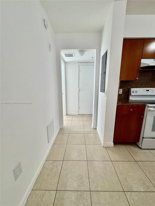 For Rent: $2,500 (3 beds, 2 baths, 1088 Square Feet)