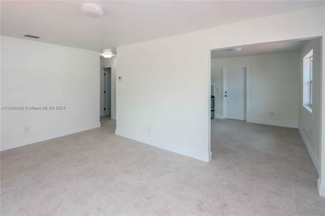 For Rent: $2,800 (2 beds, 1 baths, 2810 Square Feet)