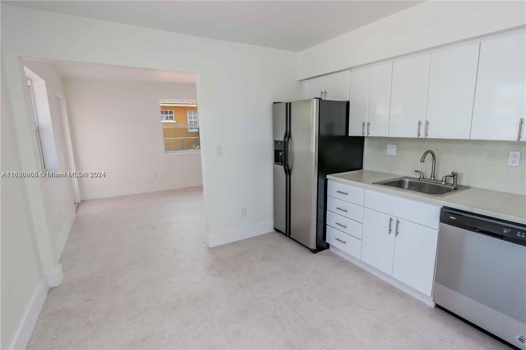 For Rent: $2,800 (2 beds, 1 baths, 2810 Square Feet)