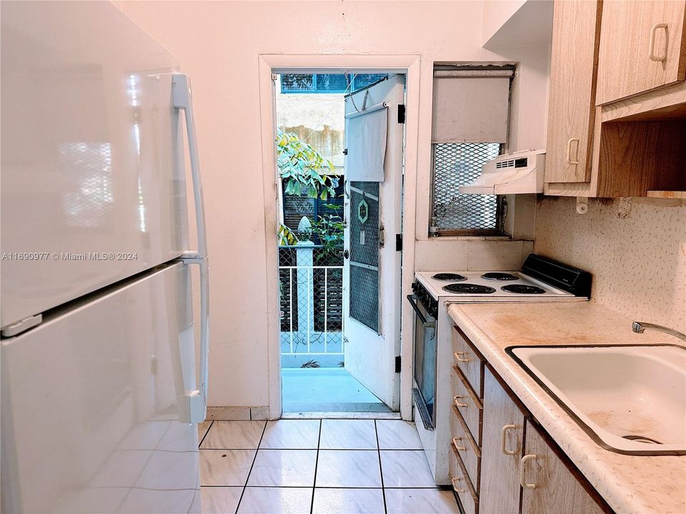 For Sale: $240,000 (0 beds, 1 baths, 470 Square Feet)