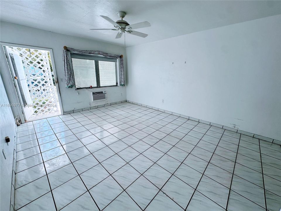 For Sale: $240,000 (0 beds, 1 baths, 470 Square Feet)