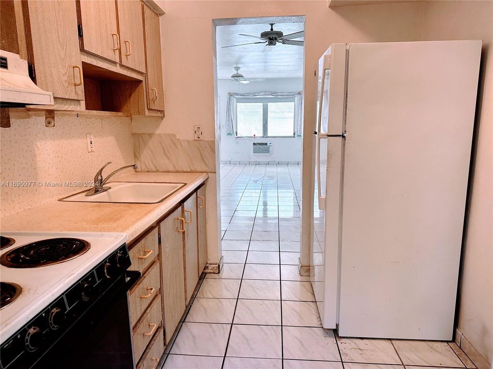 For Sale: $240,000 (0 beds, 1 baths, 470 Square Feet)