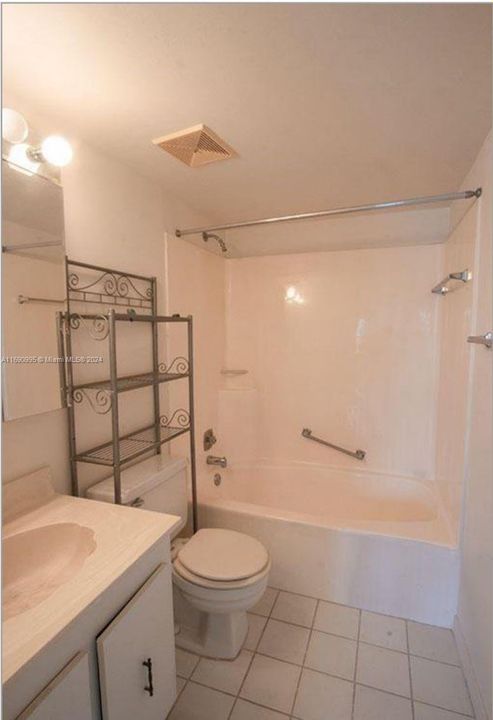 For Sale: $180,000 (2 beds, 2 baths, 905 Square Feet)