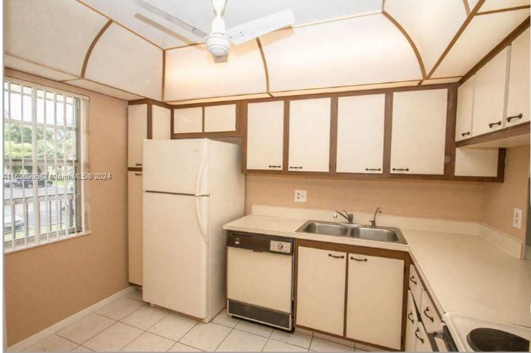 For Sale: $180,000 (2 beds, 2 baths, 905 Square Feet)