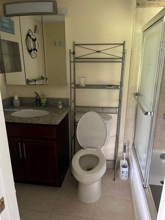 For Sale: $1,650 (1 beds, 1 baths, 646 Square Feet)