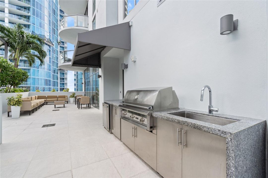 Residences - outdoor grill-kitchen