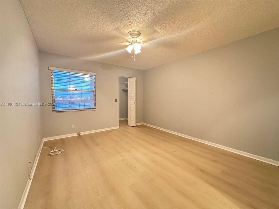 For Rent: $2,200 (2 beds, 2 baths, 933 Square Feet)