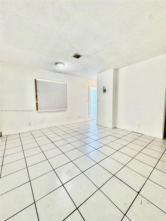 For Rent: $2,200 (2 beds, 1 baths, 1350 Square Feet)